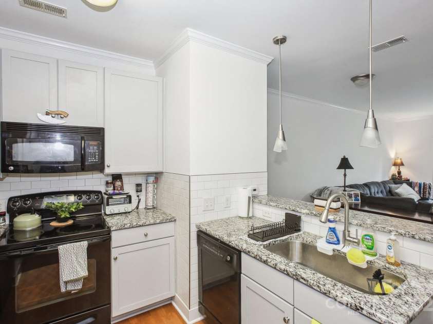 630 Calvert Street, Charlotte, NC 28208.  MLS# CAR4274131, YatesRealty ID 1367. 