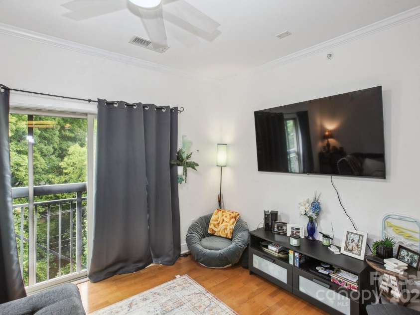 630 Calvert Street, Charlotte, NC 28208.  MLS# CAR4274131, YatesRealty ID 1367. 