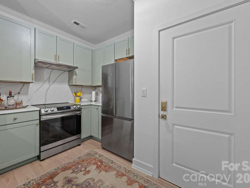 630 Calvert Street, Charlotte, NC 28208.  MLS# CAR4362976, YatesRealty ID 1367. 