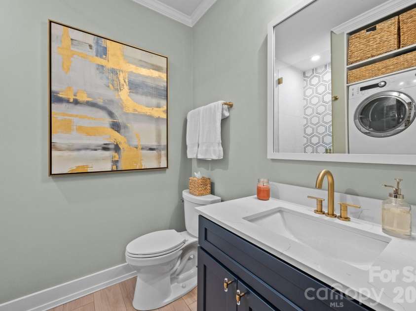 630 Calvert Street, Charlotte, NC 28208.  MLS# CAR4362976, YatesRealty ID 1367. 