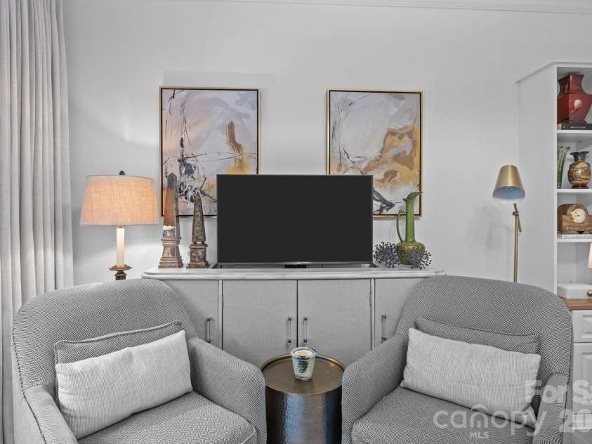 630 Calvert Street, Charlotte, NC 28208.  MLS# CAR4362976, YatesRealty ID 1367. 