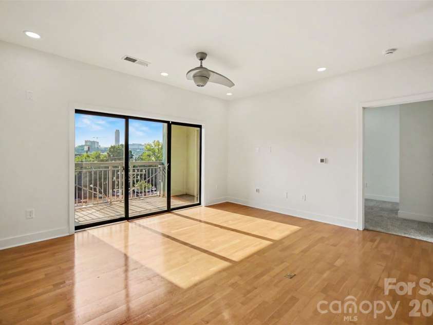 630 Calvert Street, Charlotte, NC 28208.  MLS# CAR4430308, YatesRealty ID 1367. Ample Lighting