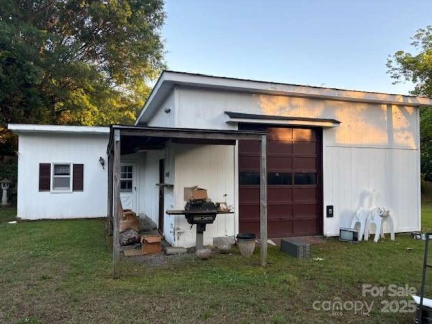 1014 Skyway Drive, Kannapolis, NC 28083.  MLS# CAR4259700, YatesRealty ID 13670. 