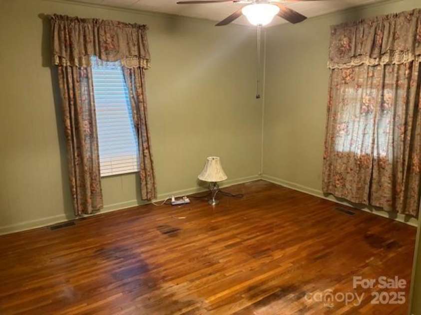 1014 Skyway Drive, Kannapolis, NC 28083.  MLS# CAR4259700, YatesRealty ID 13670. 