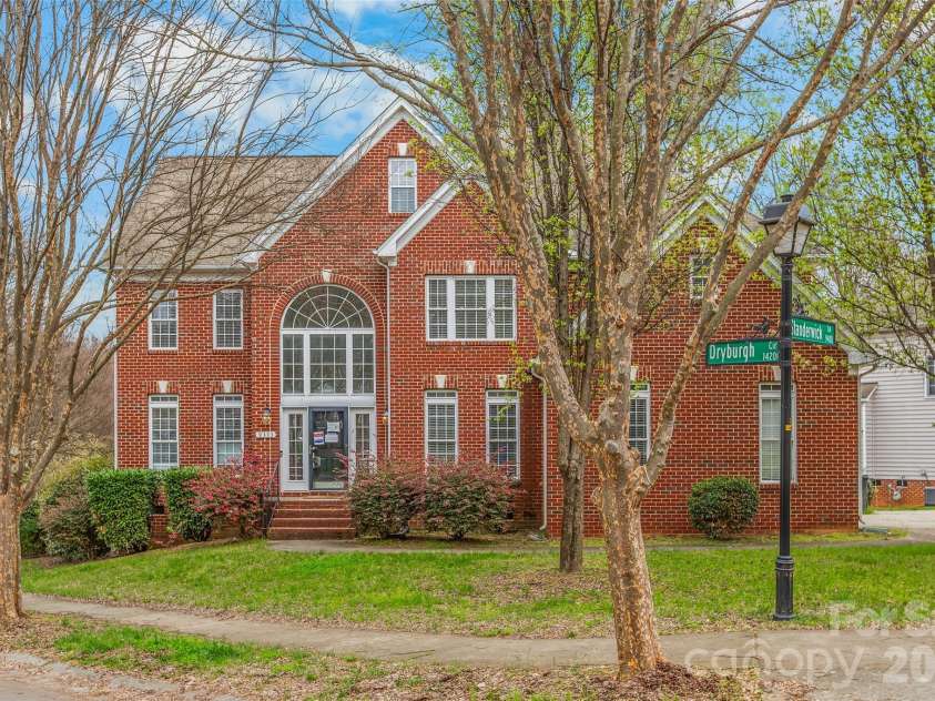 9333 Standerwick Lane, Huntersville, NC 28078.  MLS# CAR4360841, YatesRealty ID 13670. 