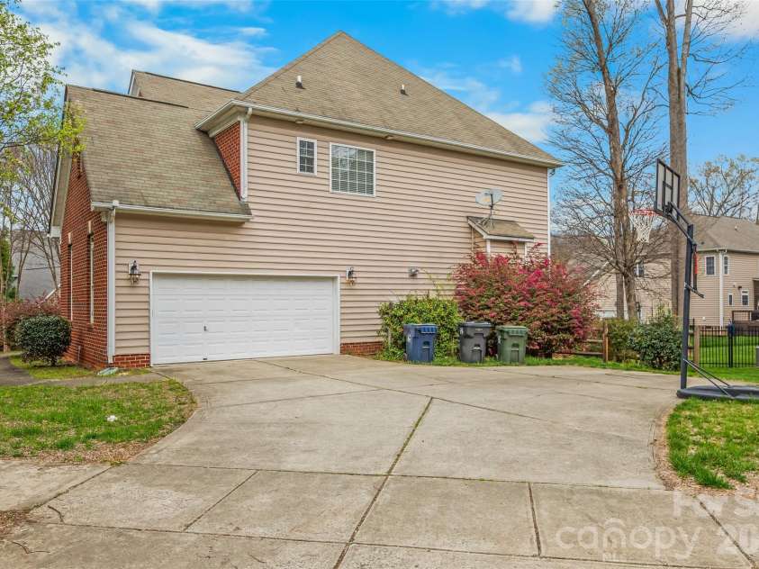 9333 Standerwick Lane, Huntersville, NC 28078.  MLS# CAR4360841, YatesRealty ID 13670. 