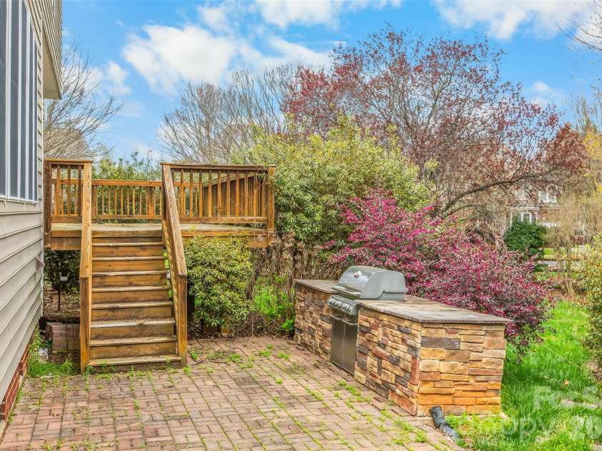 9333 Standerwick Lane, Huntersville, NC 28078.  MLS# CAR4360841, YatesRealty ID 13670. 