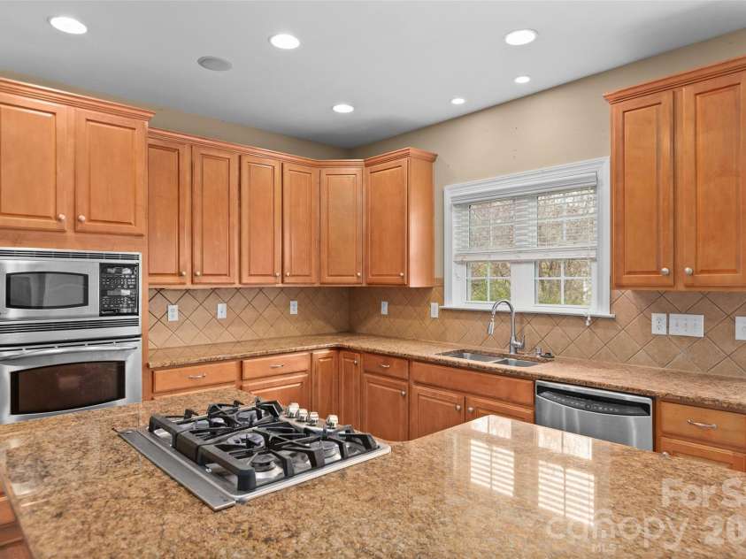 9333 Standerwick Lane, Huntersville, NC 28078.  MLS# CAR4360841, YatesRealty ID 13670. 