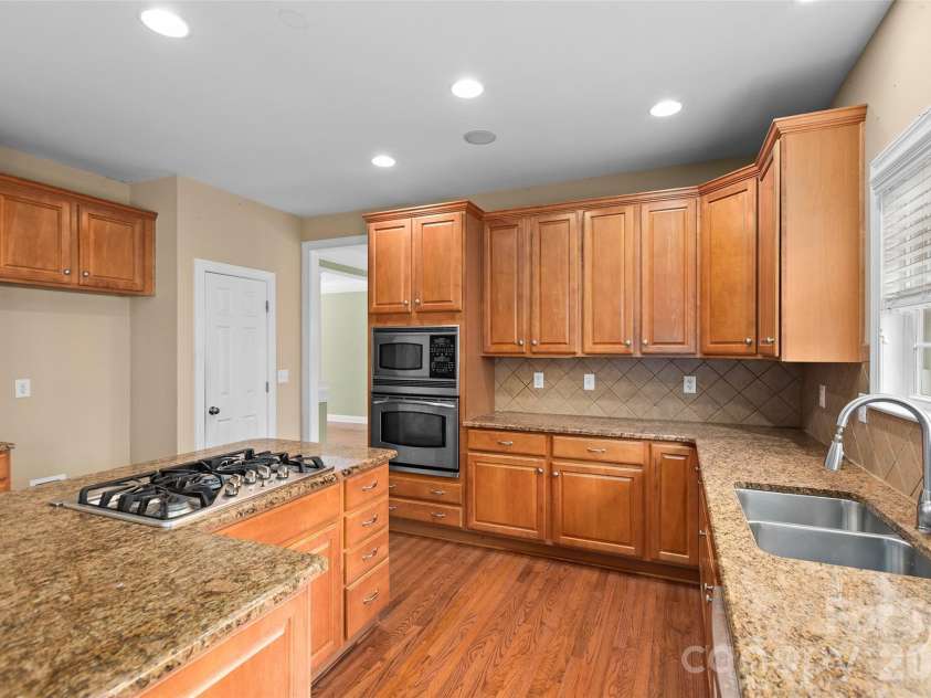 9333 Standerwick Lane, Huntersville, NC 28078.  MLS# CAR4360841, YatesRealty ID 13670. 