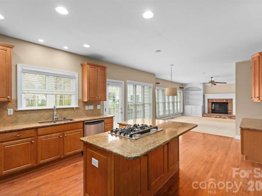 9333 Standerwick Lane, Huntersville, NC 28078.  MLS# CAR4360841, YatesRealty ID 13670. 
