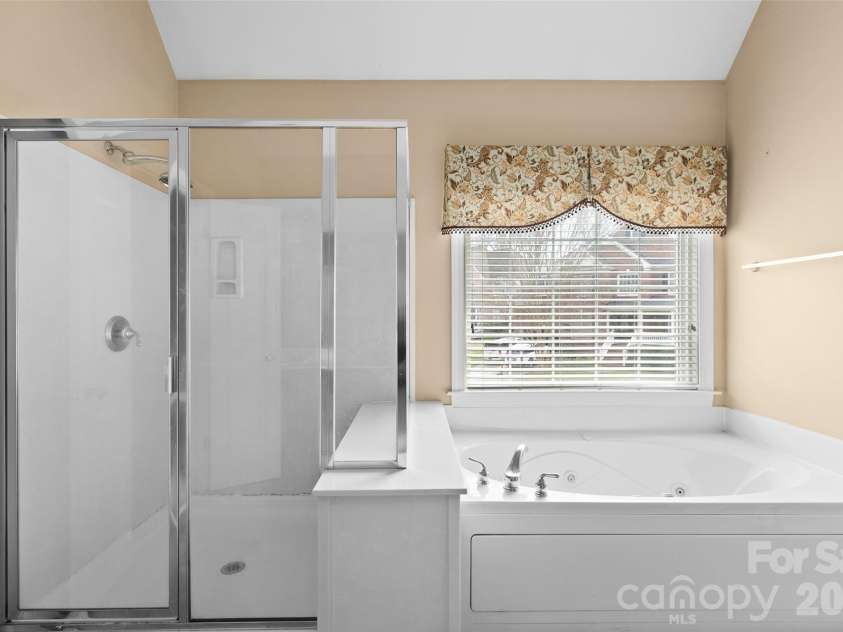 9333 Standerwick Lane, Huntersville, NC 28078.  MLS# CAR4360841, YatesRealty ID 13670. 