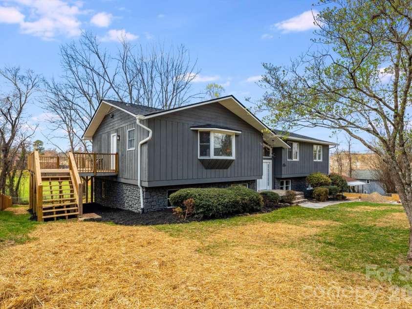 15 Kent Street, Asheville, NC 28803.  MLS# CAR4365856, YatesRealty ID 13673. 