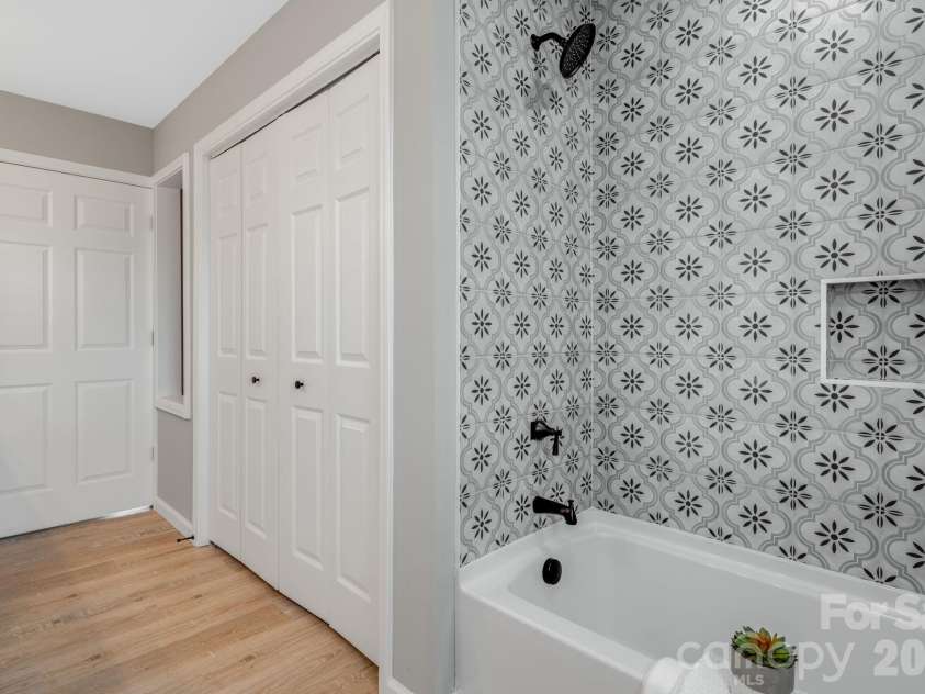 15 Kent Street, Asheville, NC 28803.  MLS# CAR4365856, YatesRealty ID 13673. 