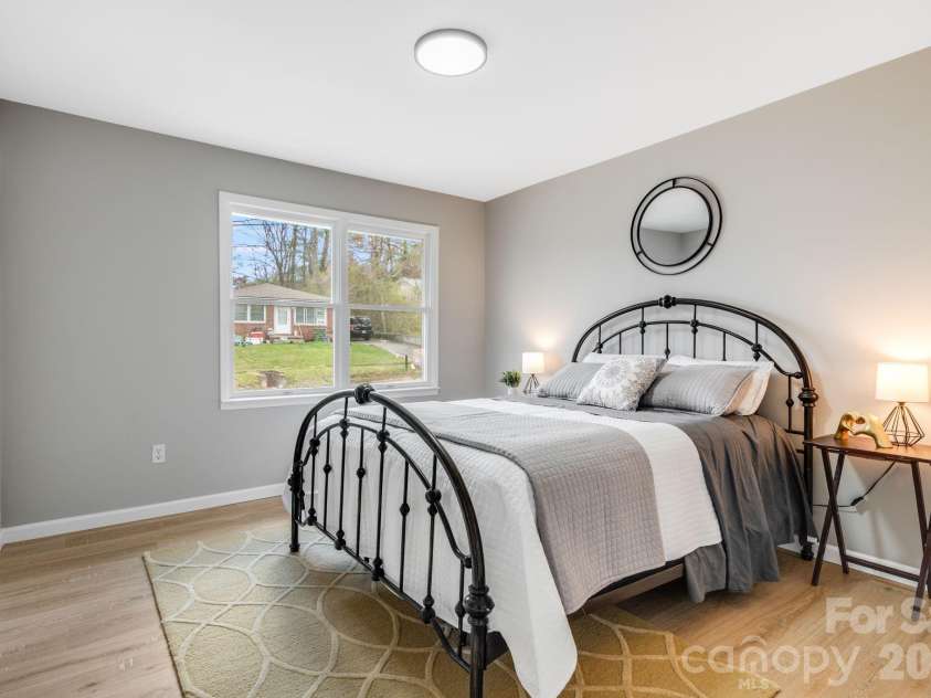 15 Kent Street, Asheville, NC 28803.  MLS# CAR4365856, YatesRealty ID 13673. 