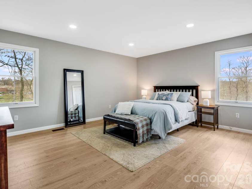 15 Kent Street, Asheville, NC 28803.  MLS# CAR4365856, YatesRealty ID 13673. 