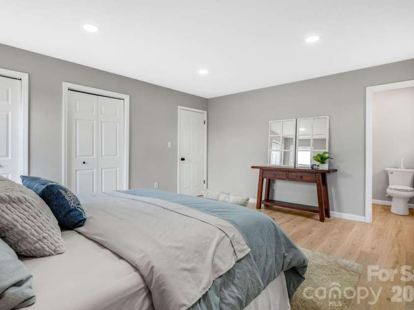 15 Kent Street, Asheville, NC 28803.  MLS# CAR4365856, YatesRealty ID 13673. 