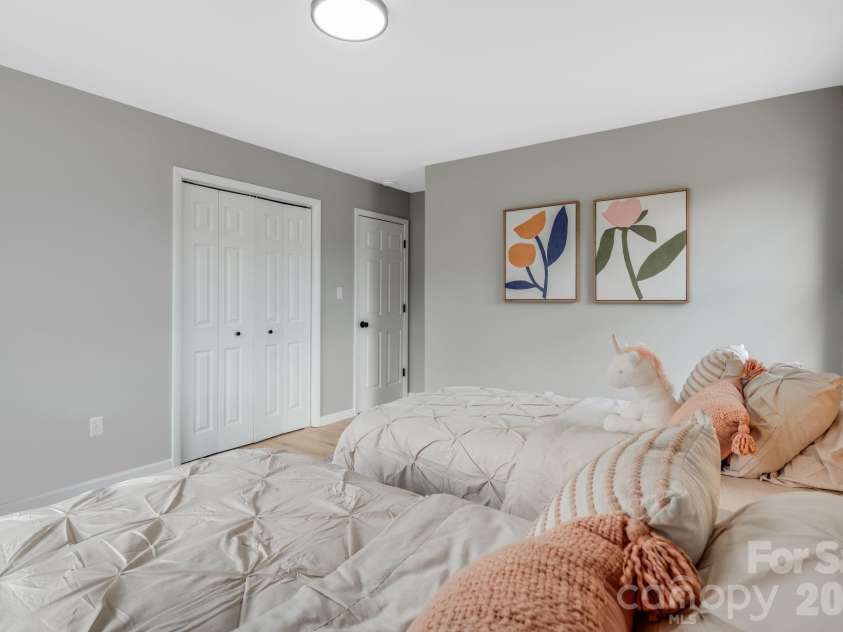 15 Kent Street, Asheville, NC 28803.  MLS# CAR4365856, YatesRealty ID 13673. 