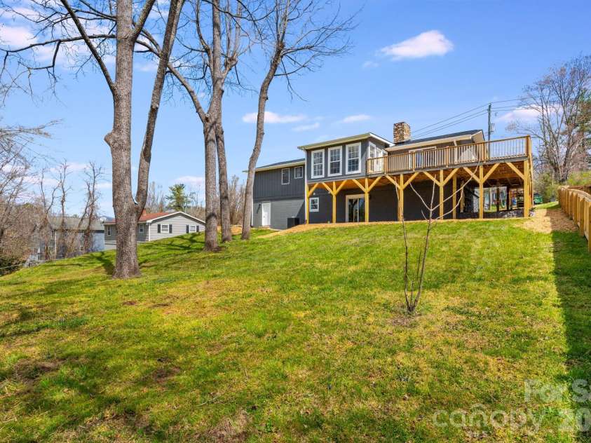 15 Kent Street, Asheville, NC 28803.  MLS# CAR4365856, YatesRealty ID 13673. 