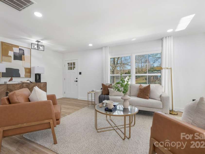 7215 Kilcullen Drive, Charlotte, NC 28270.  MLS# CAR4228443, YatesRealty ID 13673. 