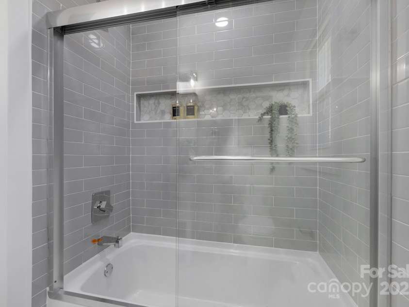 7215 Kilcullen Drive, Charlotte, NC 28270.  MLS# CAR4228443, YatesRealty ID 13673. 