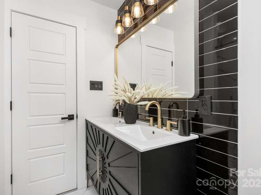 7215 Kilcullen Drive, Charlotte, NC 28270.  MLS# CAR4228443, YatesRealty ID 13673. 