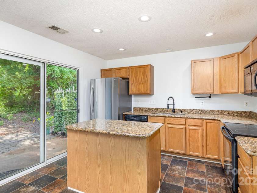 7607 Petrea Lane, Charlotte, NC 28227.  MLS# CAR4248410, YatesRealty ID 13674. 