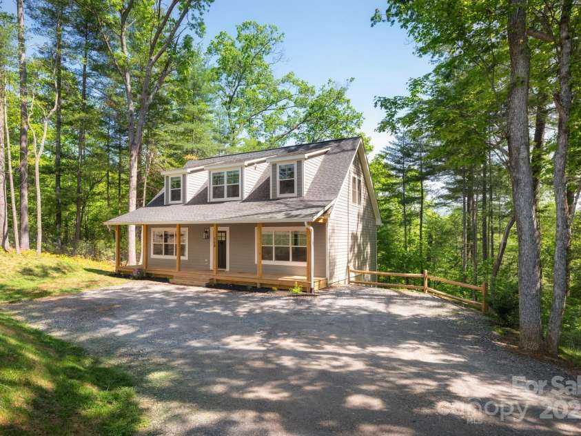 115 Summer Pine Lane, Fairview, NC 28730.  MLS# CAR4252070, YatesRealty ID 13675. Cane Creek Valley Mountain Home