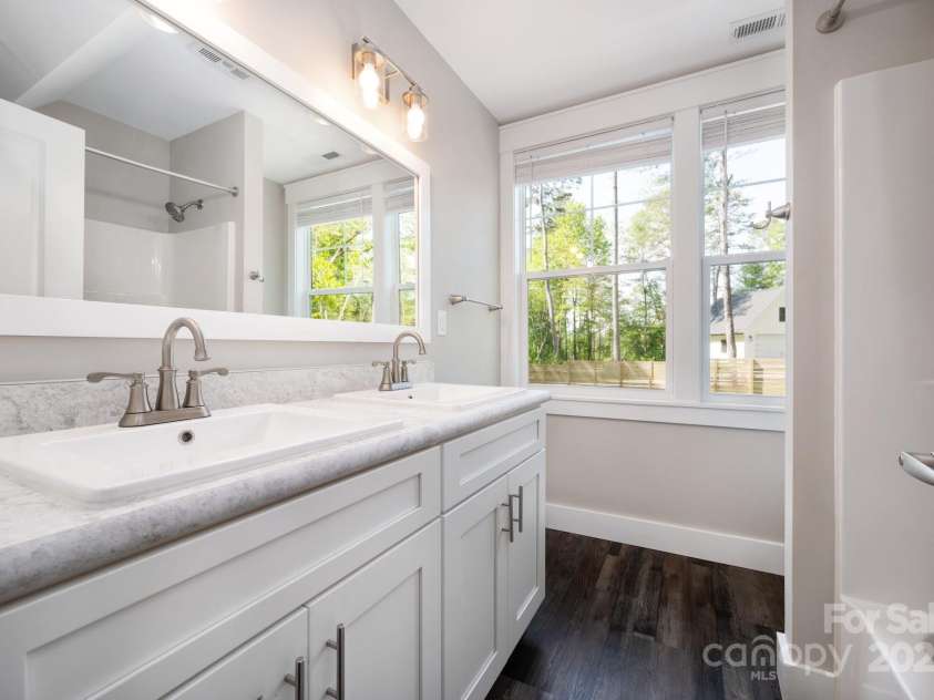 115 Summer Pine Lane, Fairview, NC 28730.  MLS# CAR4252070, YatesRealty ID 13675. Upper level full bath