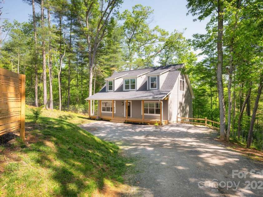 115 Summer Pine Lane, Fairview, NC 28730.  MLS# CAR4252070, YatesRealty ID 13675. Wonderful Fairview property