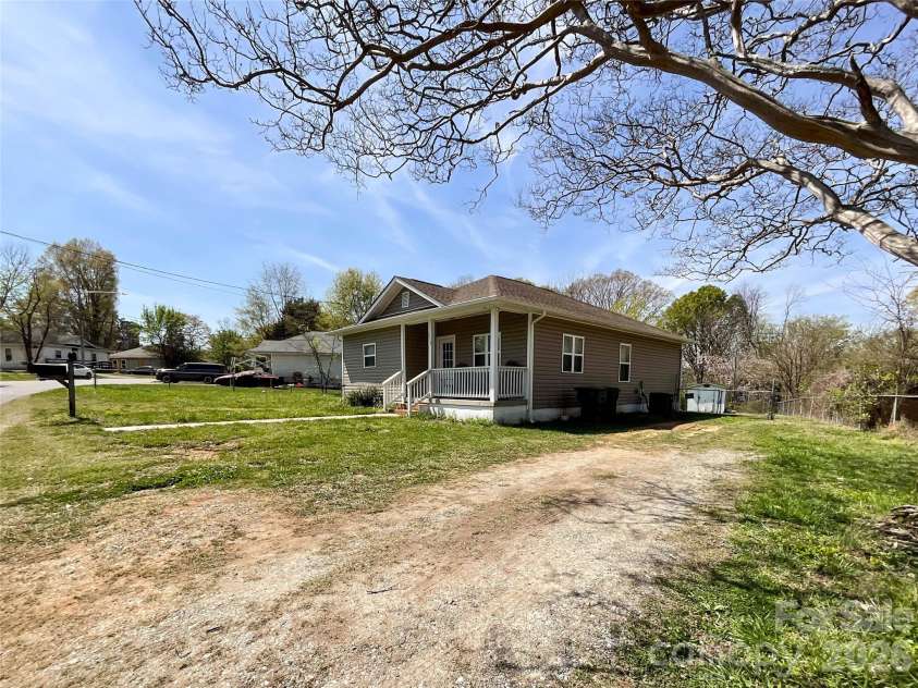 216 Winget Circle, Gastonia, NC 28054.  MLS# CAR4362264, YatesRealty ID 13675. 