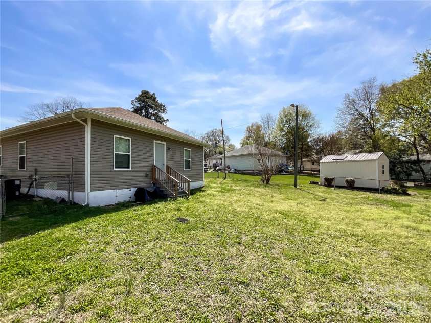216 Winget Circle, Gastonia, NC 28054.  MLS# CAR4362264, YatesRealty ID 13675. 