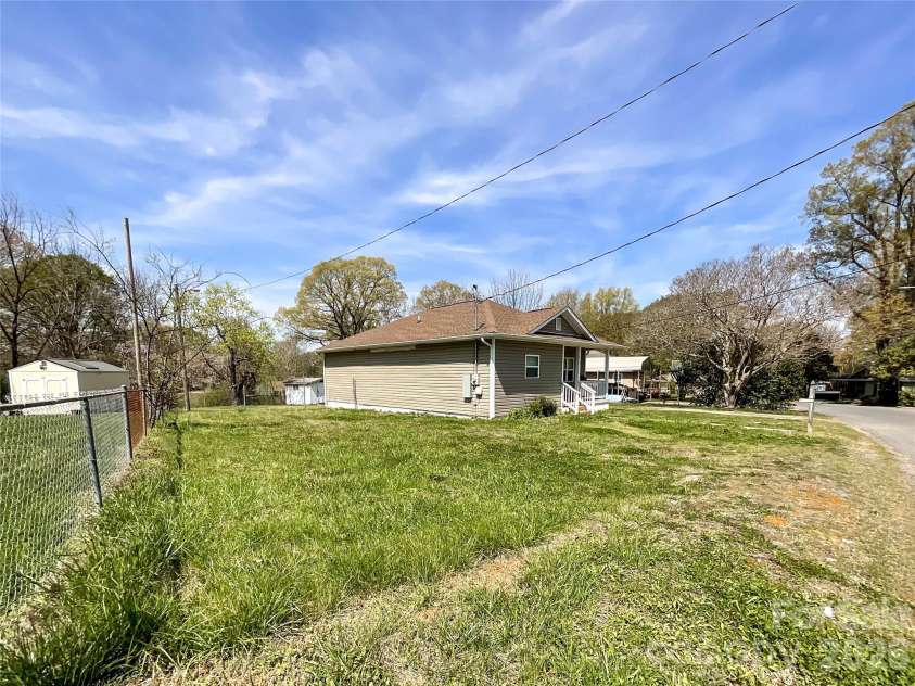 216 Winget Circle, Gastonia, NC 28054.  MLS# CAR4362264, YatesRealty ID 13675. 