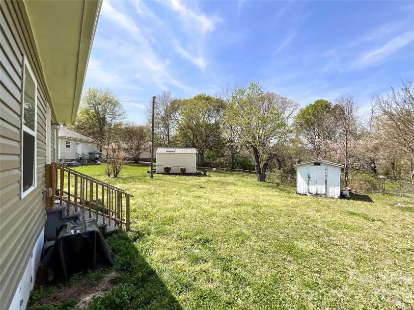 216 Winget Circle, Gastonia, NC 28054.  MLS# CAR4362264, YatesRealty ID 13675. 
