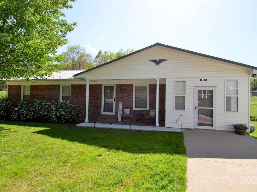 204 Quail Hollow Road, Marion, NC 28752.  MLS# CAR4244406, YatesRealty ID 13677. 