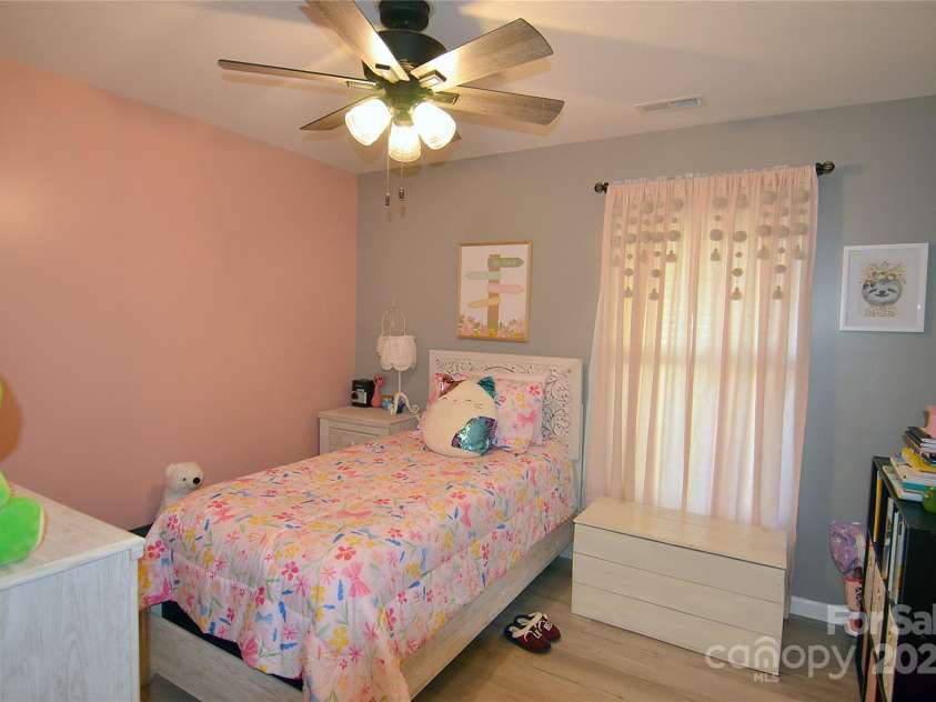 204 Quail Hollow Road, Marion, NC 28752.  MLS# CAR4244406, YatesRealty ID 13677. BR1