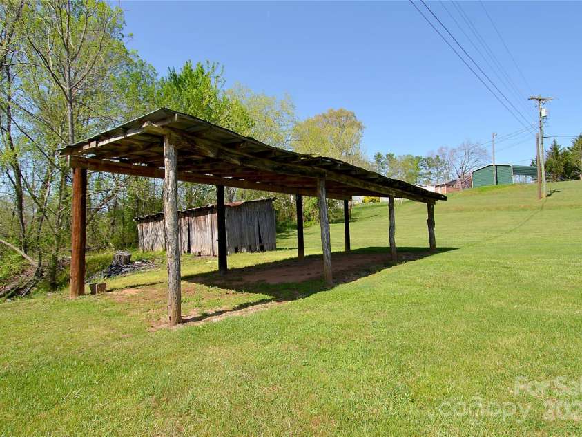 204 Quail Hollow Road, Marion, NC 28752.  MLS# CAR4244406, YatesRealty ID 13677. Covered area