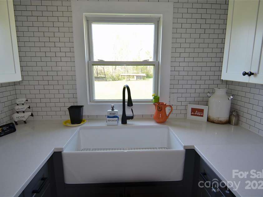 204 Quail Hollow Road, Marion, NC 28752.  MLS# CAR4244406, YatesRealty ID 13677. Kitchen