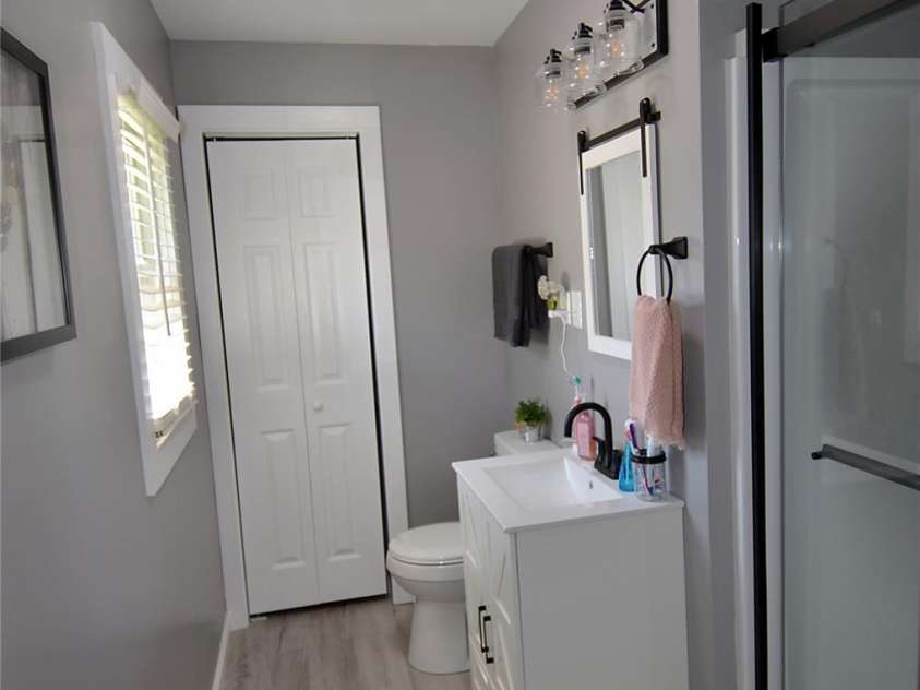 204 Quail Hollow Road, Marion, NC 28752.  MLS# CAR4244406, YatesRealty ID 13677. Primary bath