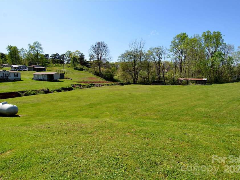 204 Quail Hollow Road, Marion, NC 28752.  MLS# CAR4244406, YatesRealty ID 13677. Yard