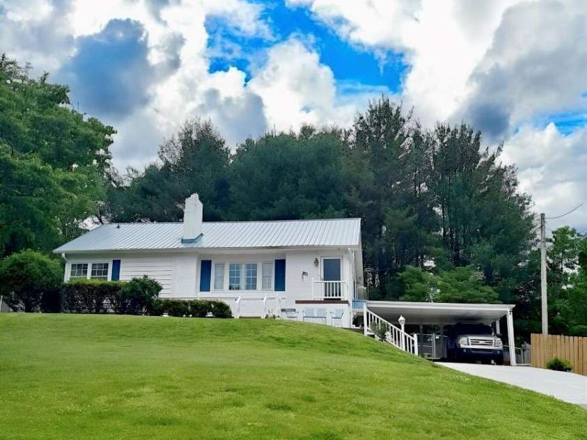 346 Eastover Circle, Lenoir, NC 28645.  MLS# CAR4254546, YatesRealty ID 13678. 