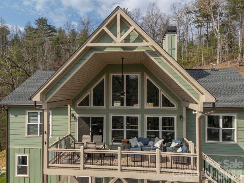 666 Never Blue Road, Flat Rock, NC 28731.  MLS# CAR4362603, YatesRealty ID 13679. 