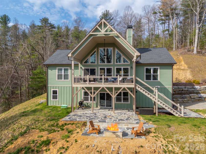 666 Never Blue Road, Flat Rock, NC 28731.  MLS# CAR4362603, YatesRealty ID 13679. 