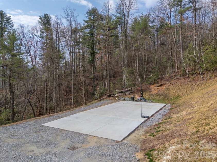 666 Never Blue Road, Flat Rock, NC 28731.  MLS# CAR4362603, YatesRealty ID 13679. 