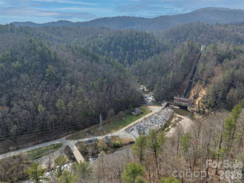 666 Never Blue Road, Flat Rock, NC 28731.  MLS# CAR4362603, YatesRealty ID 13679. 