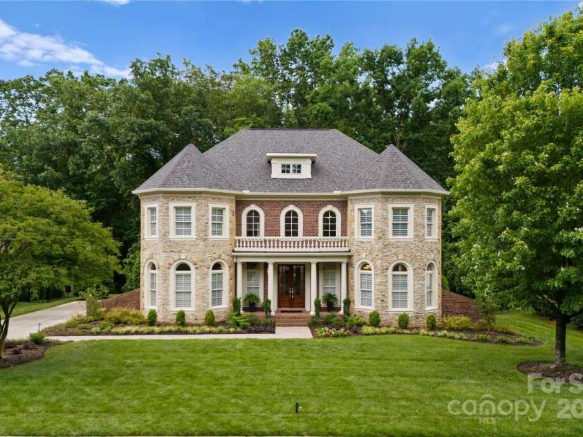 7005 Camrose Crossing Lane, Matthews, NC 28104.  MLS# CAR4248108, YatesRealty ID 13679. 