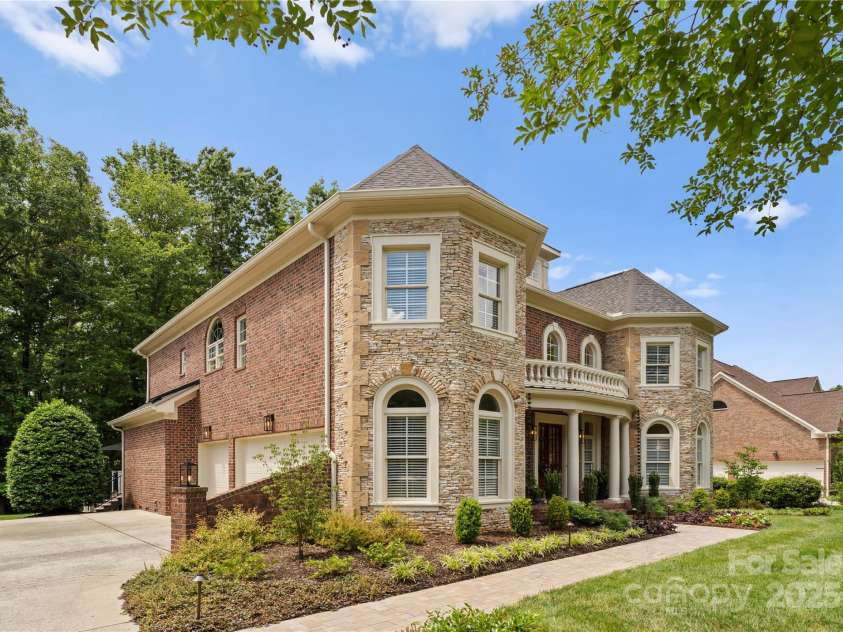 7005 Camrose Crossing Lane, Matthews, NC 28104.  MLS# CAR4248108, YatesRealty ID 13679. 