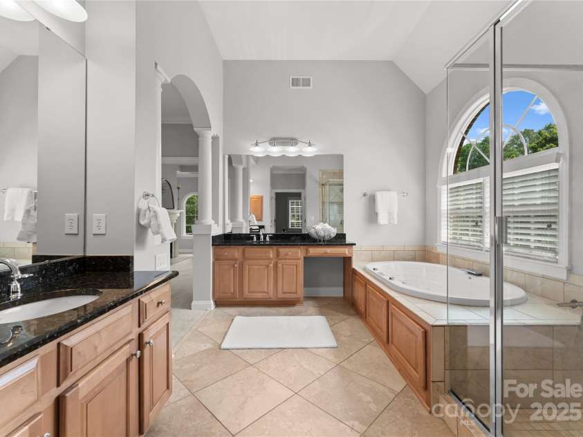 7005 Camrose Crossing Lane, Matthews, NC 28104.  MLS# CAR4248108, YatesRealty ID 13679. 