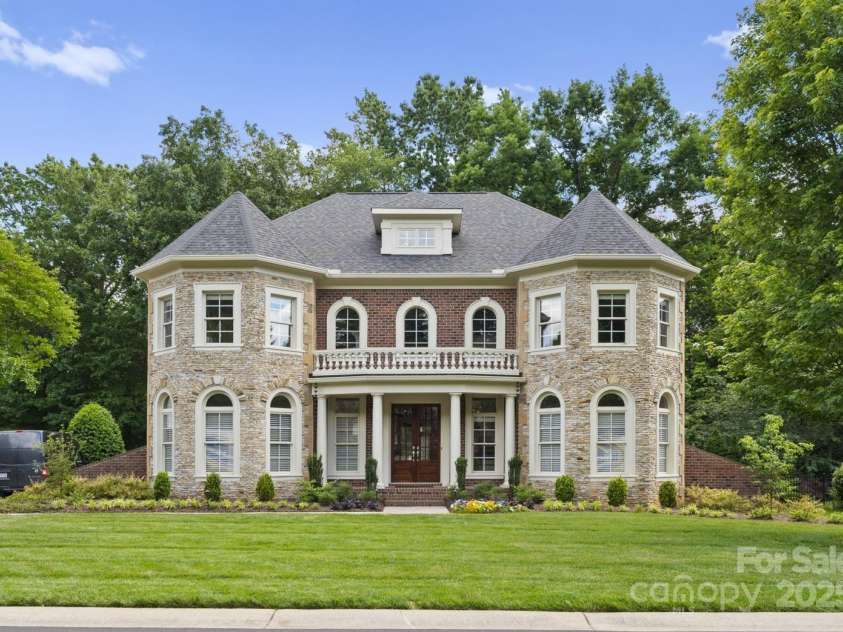 7005 Camrose Crossing Lane, Matthews, NC 28104.  MLS# CAR4248108, YatesRealty ID 13679. 