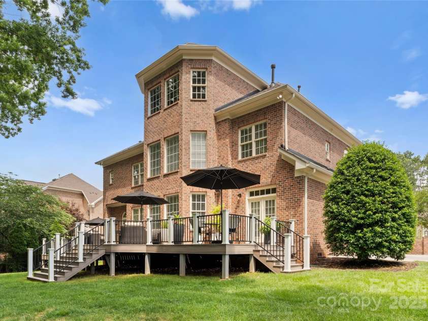 7005 Camrose Crossing Lane, Matthews, NC 28104.  MLS# CAR4248108, YatesRealty ID 13679. 