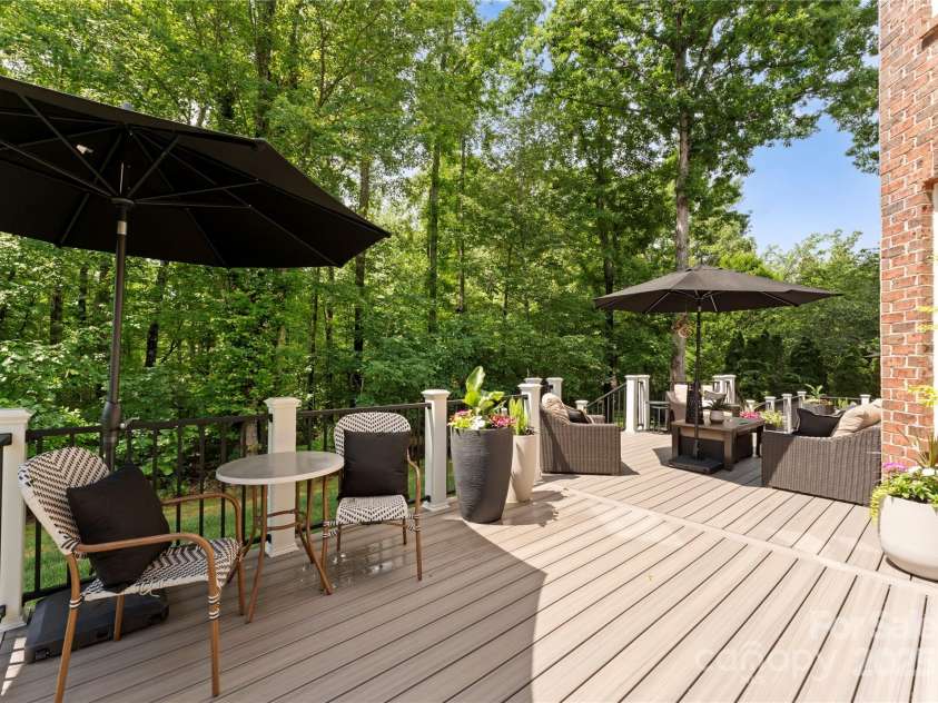 7005 Camrose Crossing Lane, Matthews, NC 28104.  MLS# CAR4248108, YatesRealty ID 13679. 